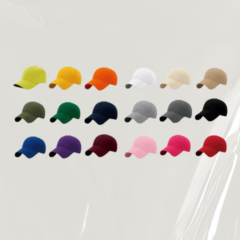 Verschiedene Baseballcaps in verschiedenen Farben auf hellem Hintergrund.